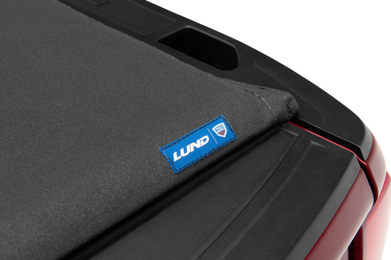 Lund 99-07 Chevy Silverado 1500 (5.8ft. Bed) Genesis Elite Roll Up Tonneau Cover - Black