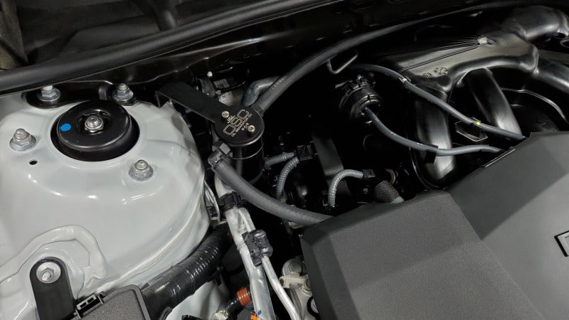 J&amp;L 18-23 Toyota Camry 3.5L V6 Oil Separator 3.0 Passenger Side - Black Anodized